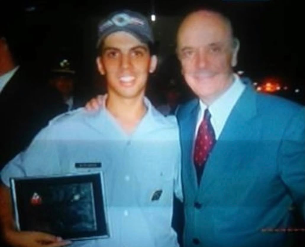 Prof. Ricardo em premiação como aluno destaque