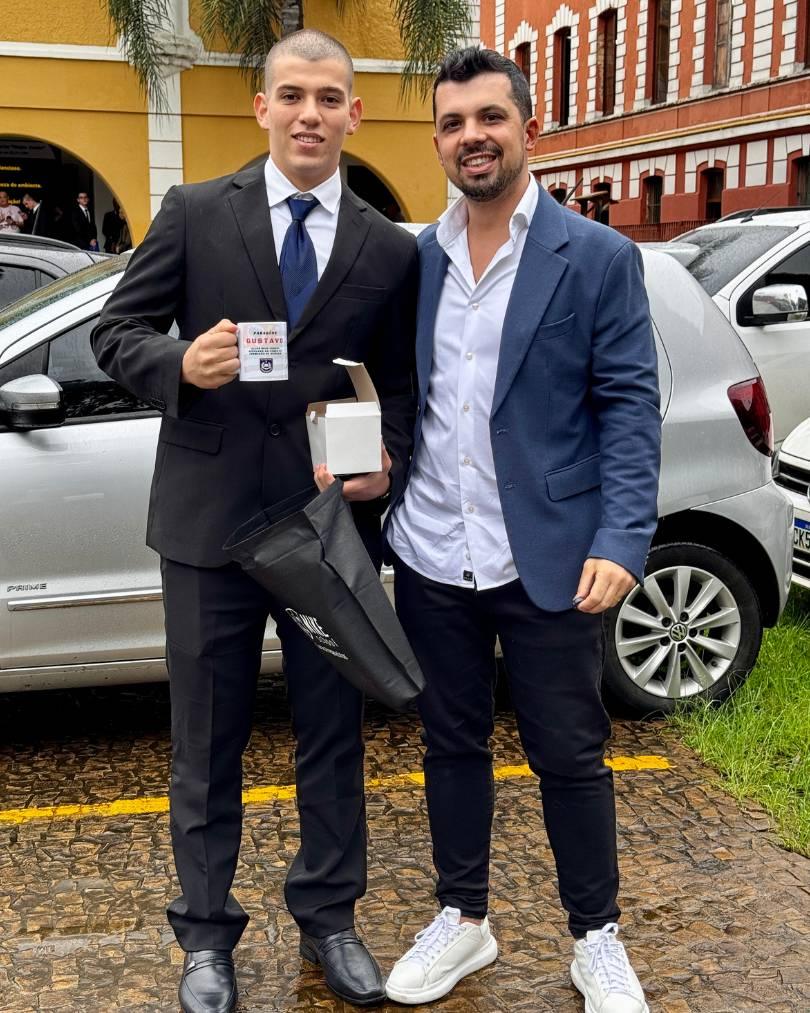 Aluno aprovado da Mike School em cerimônia da APMBB